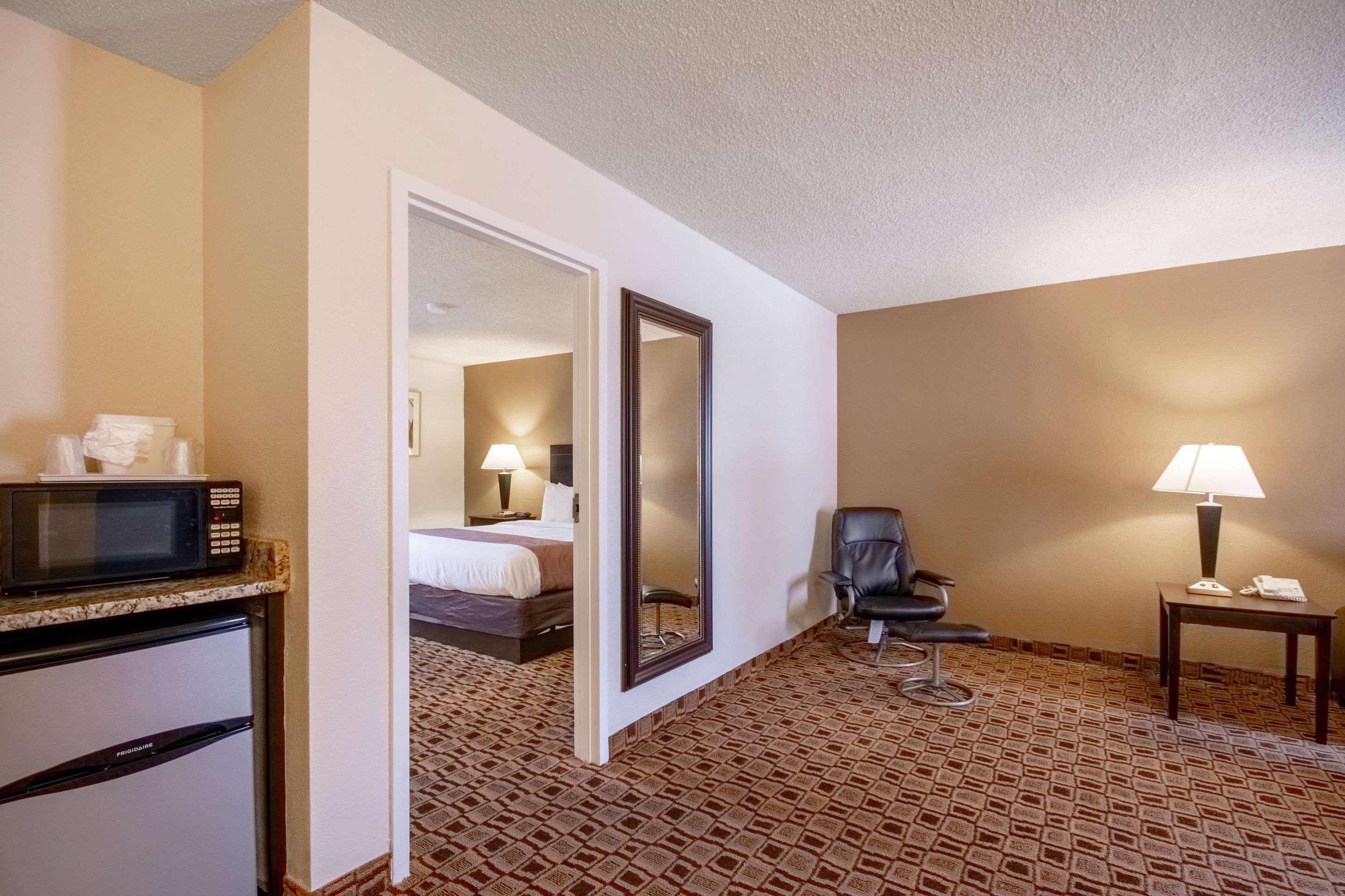 Coratel Plus Suites Wichita West Airport Dış mekan fotoğraf