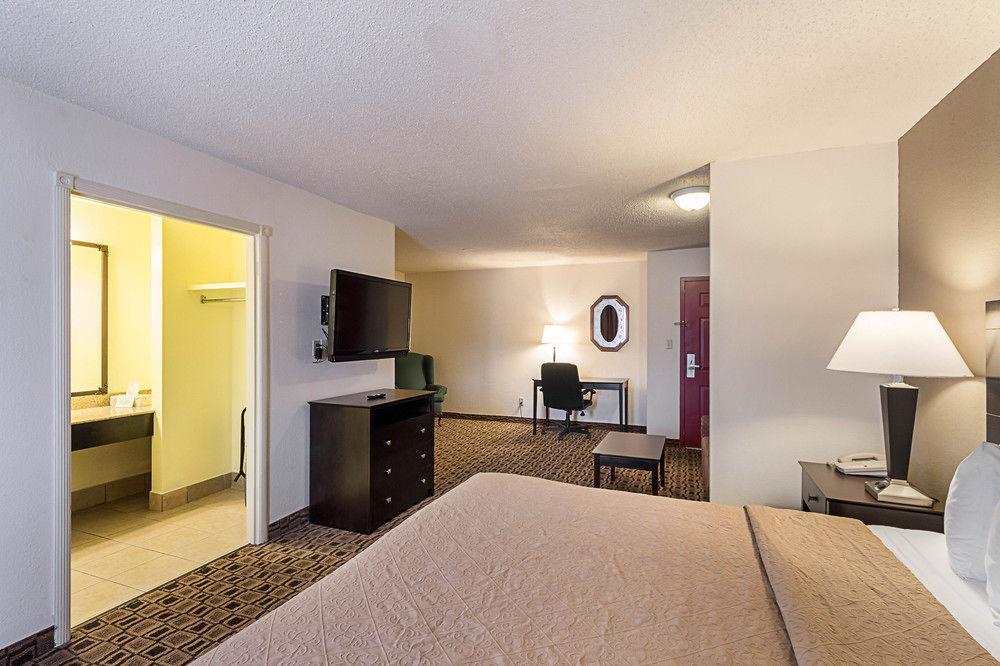 Coratel Plus Suites Wichita West Airport Dış mekan fotoğraf