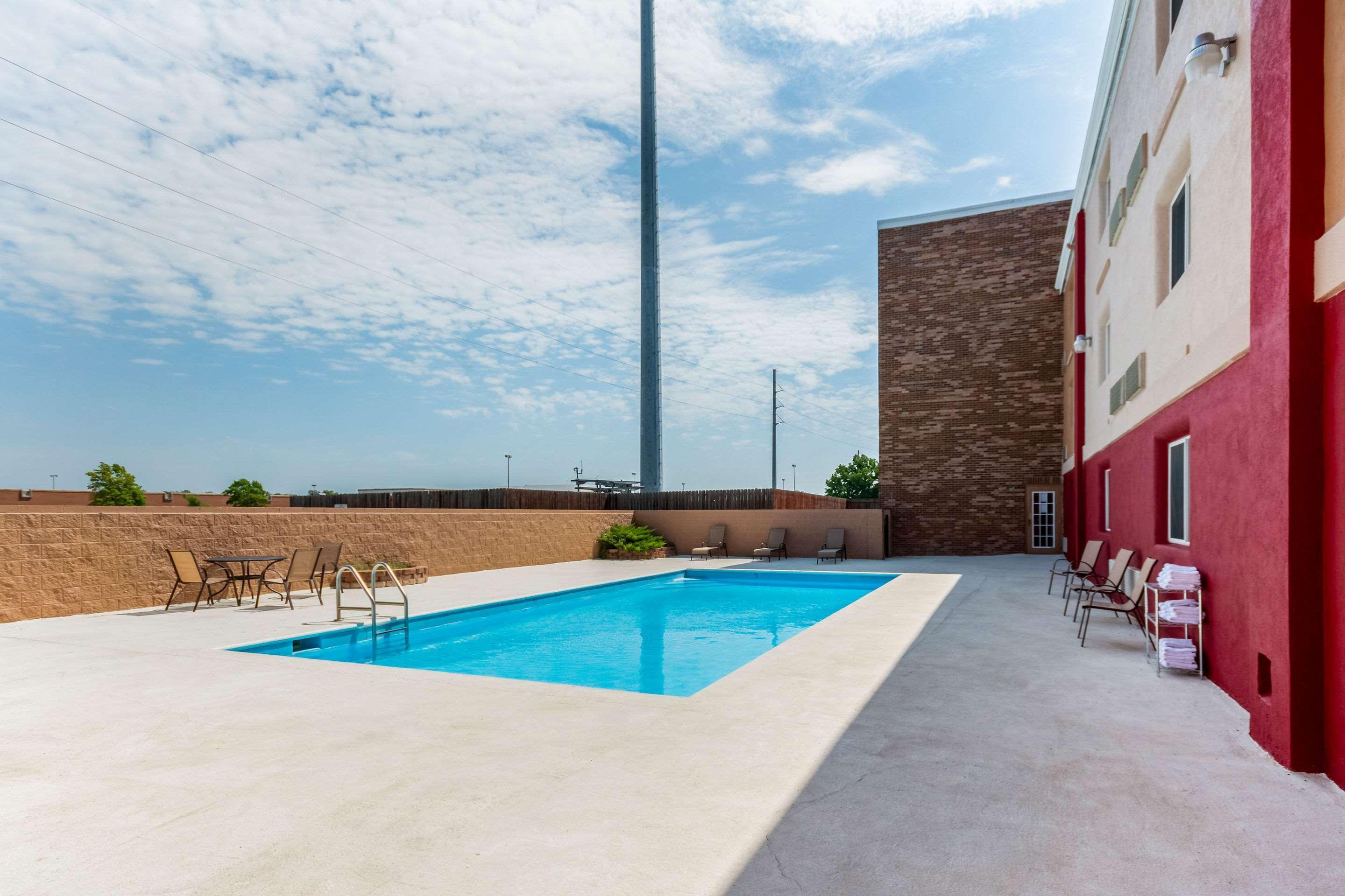 Coratel Plus Suites Wichita West Airport Dış mekan fotoğraf
