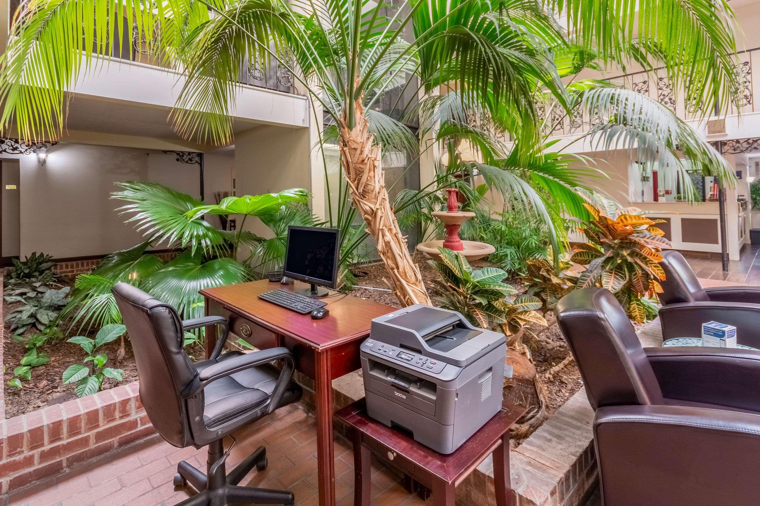 Coratel Plus Suites Wichita West Airport Dış mekan fotoğraf